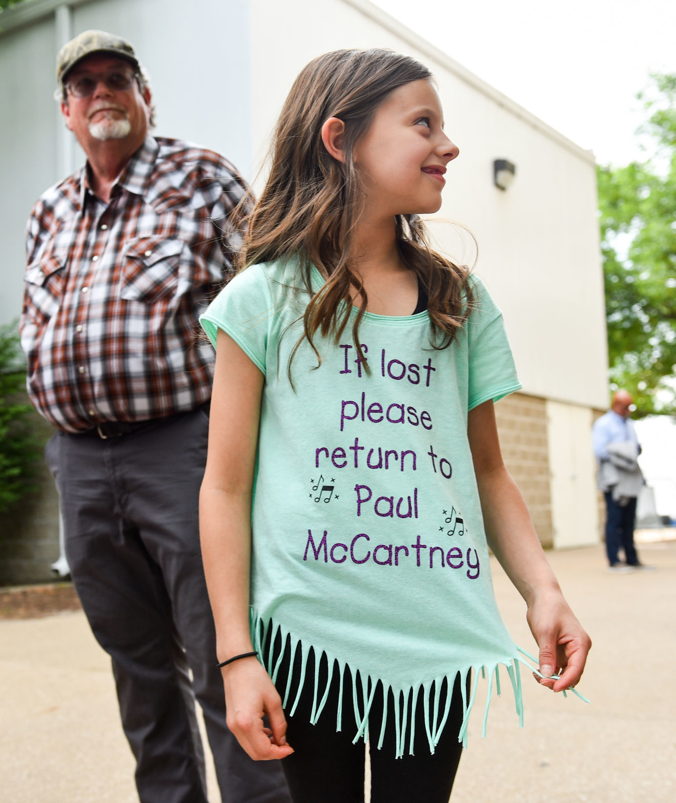 061219-McCartney-Fans-017a.JPG